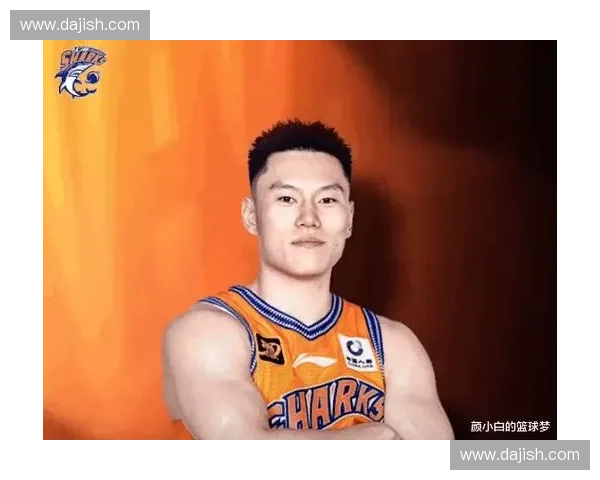 李弘权在锋线的全能表现解放了球队空间,为上海队多样化的小球阵容提供战术基石 李弘权在锋线的全能表现解放了球队空间,为上海队多样化的小球阵容提供战术基石